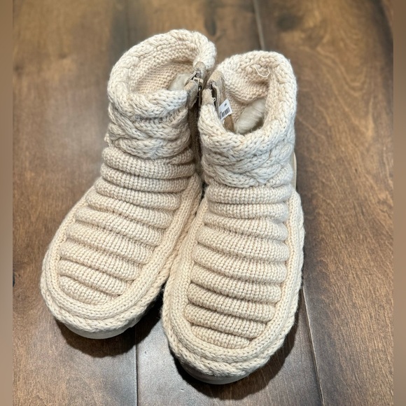 UGG Classic Mini Chunky Knit Boots NWOT - Picture 2 of 16